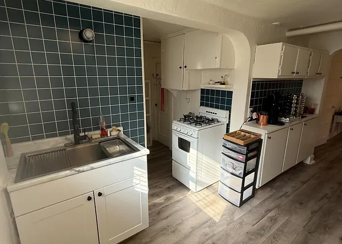 1 Bedroom 1 Bath Boho Basement *